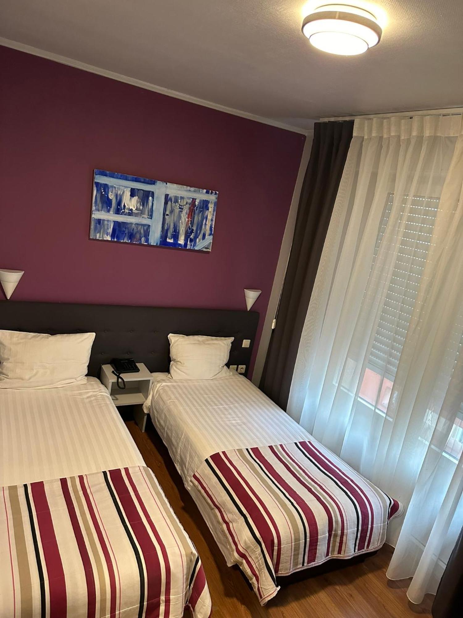 Yasha Hotel Люксембург Екстериор снимка