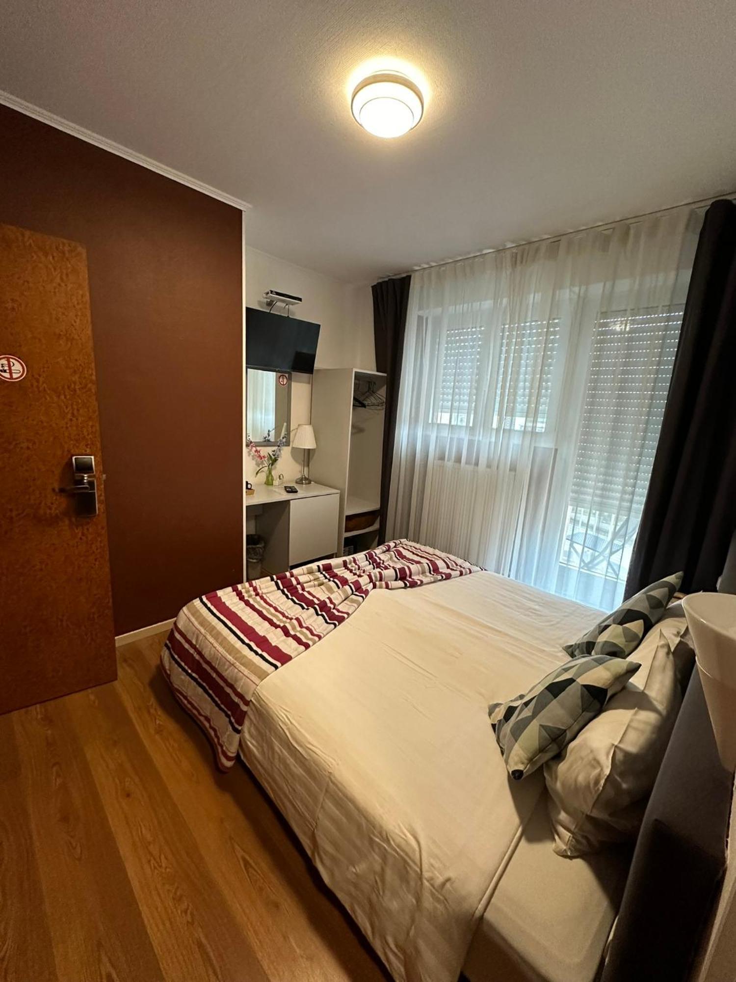 Yasha Hotel Люксембург Екстериор снимка