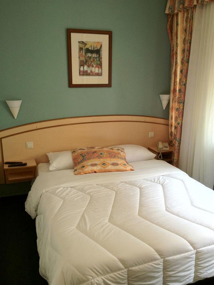 Yasha Hotel Люксембург Екстериор снимка