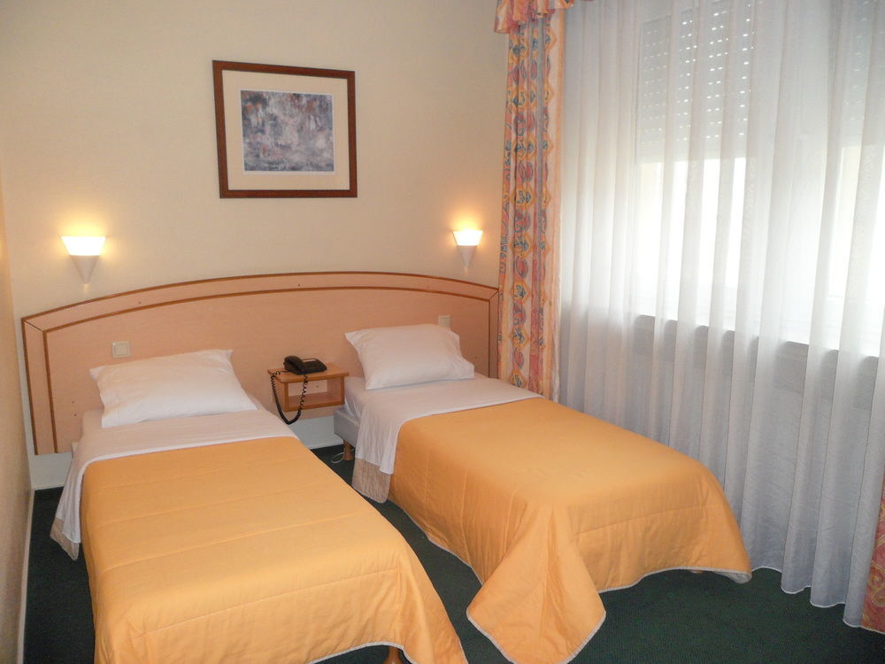 Yasha Hotel Люксембург Екстериор снимка