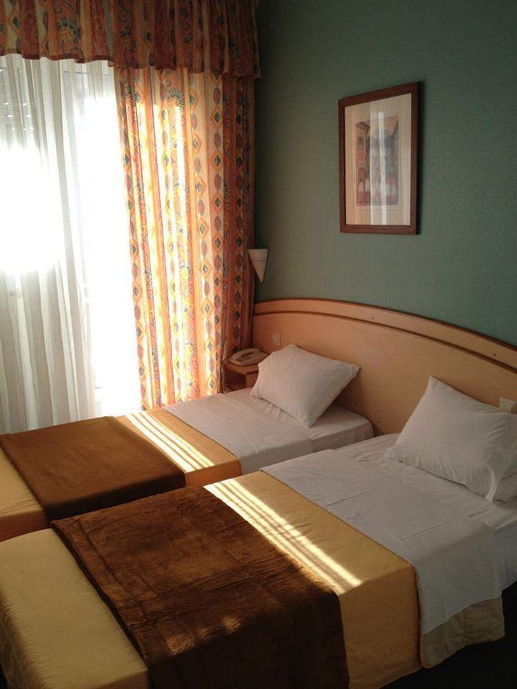 Yasha Hotel Люксембург Екстериор снимка