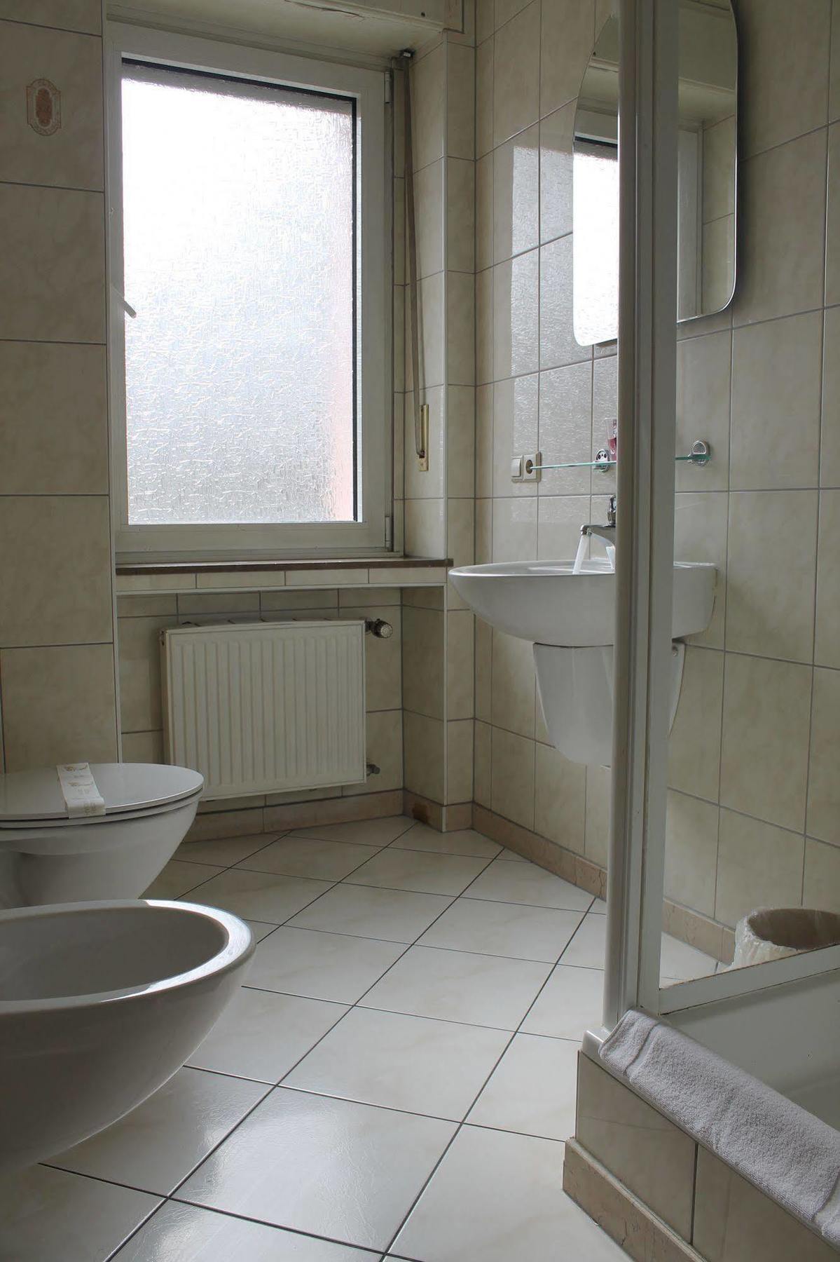 Yasha Hotel Люксембург Екстериор снимка